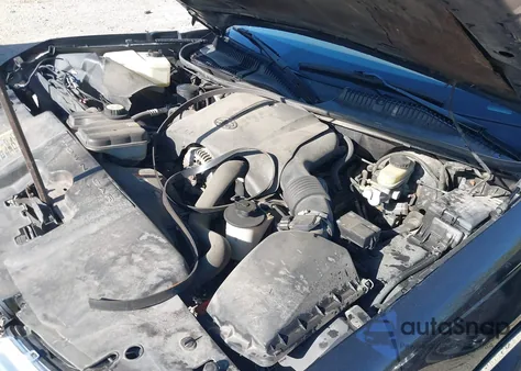 2001 Lincoln Town Car Signature from USA, damaged, VIN 1LNHM82W81Y715016